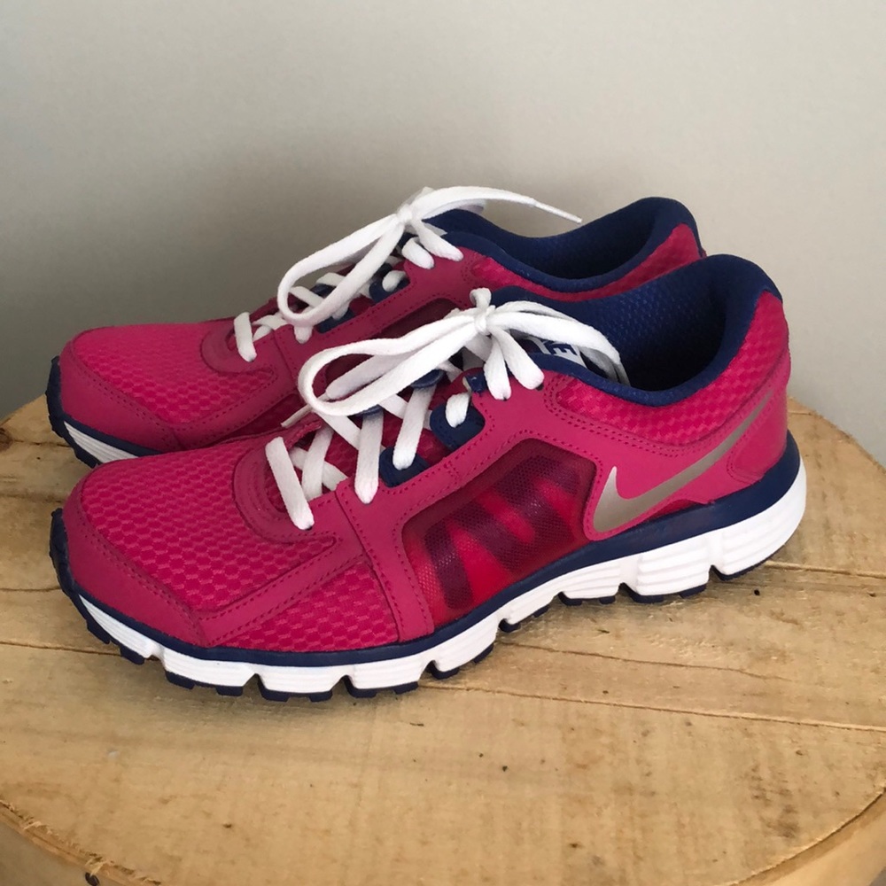 Brand new Nike tennis shoes size 6.5